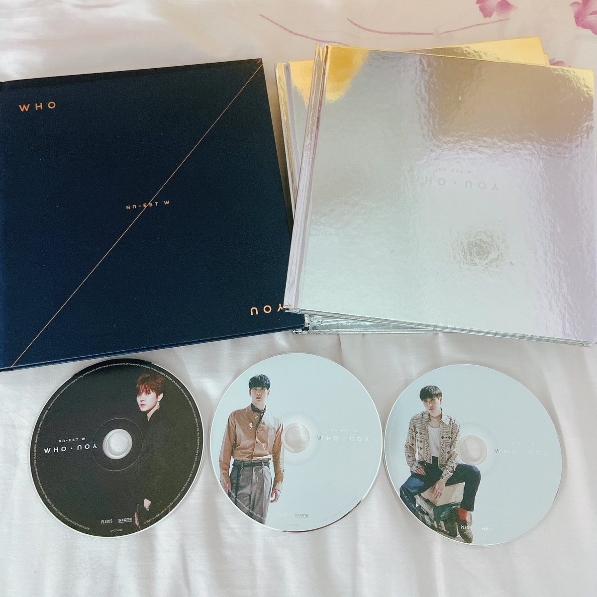 NU’EST W - WHO YOU - 4 x WHO (WHO YOU, silver)- 1 x Baekho CD (silver)- 1 x Aron CD (silver)- 3 x YOU (WHO YOU, blue) - 1 x Ren CD (blue) (All are unsealed albums and does not include PC!) Meetups / Mailing- SG preferred!- Worldwide okay as well - DM if interested