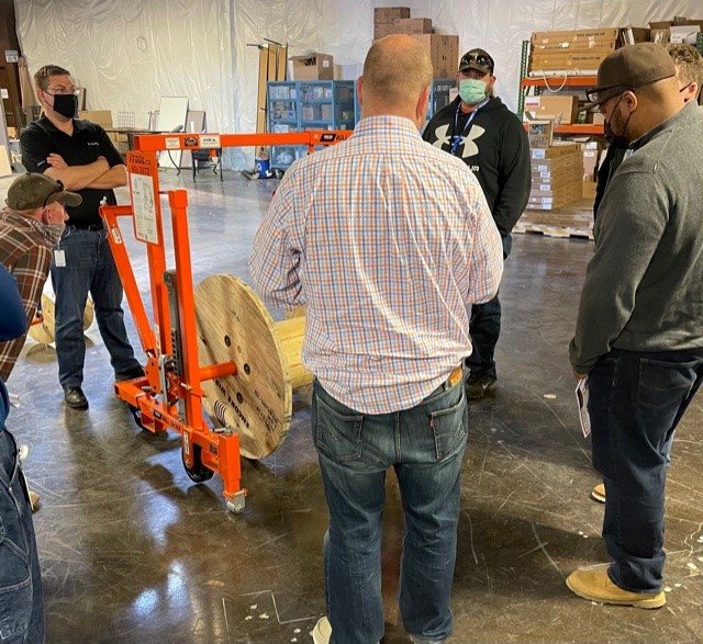loebelectric's tweet image. Yesterday we demo&apos;d @itoolco Roll Jacks 3072 for a group of contractors. They got to see for themselves how it can make their job easier &amp;amp; save time. Schedule an iTool demo: www2.loebelectric.com/demos

#jobsiteproductivity #pullingwire #columbuscontractors #columbusconstruction