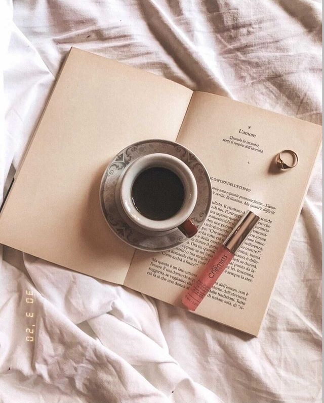 How do you spend your mornings? ☕🌅

Comment below

📸 <a href="/ludepietro/">luciana de pietro</a>

Rose Quartz Lip Plump 👄

skinchemists.com/products/copy-…
