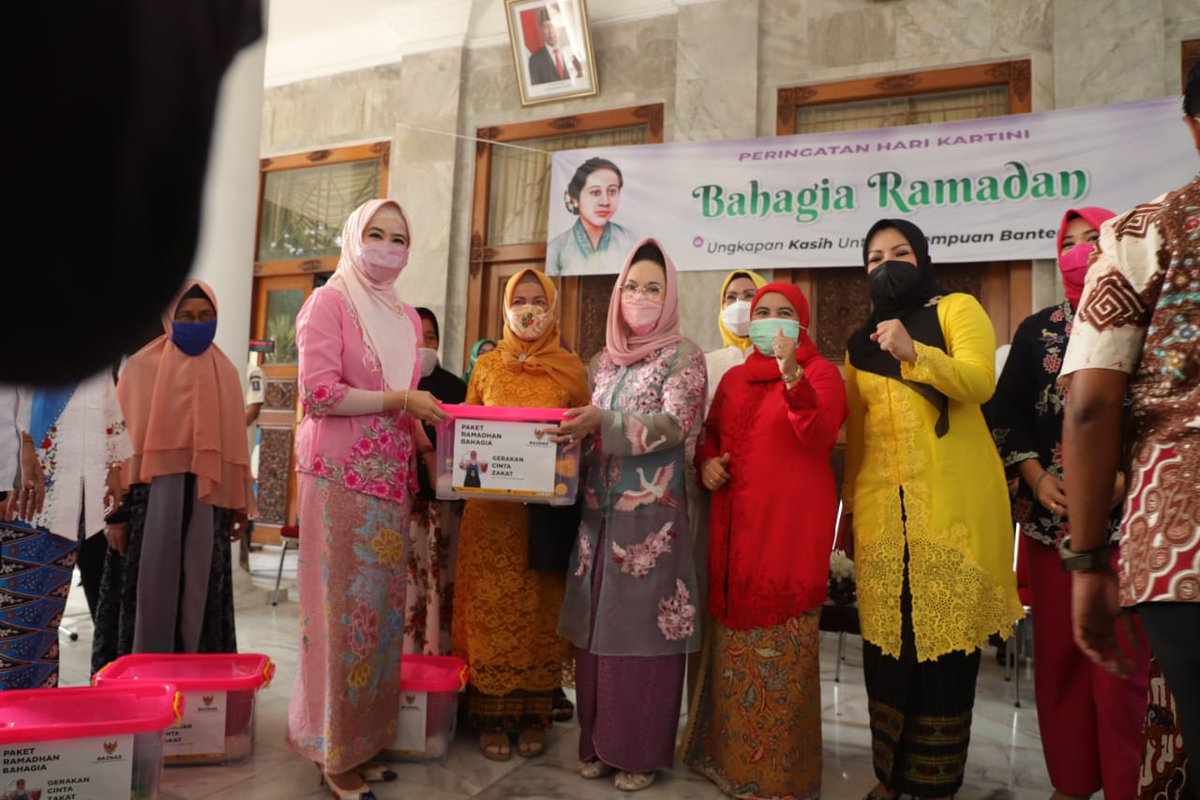 dewiasmara_id's tweet photo. Dalam rangka memperingati Hari Kartini, pada hari ini pengurus KPPRI bekerja sama dengan BAZNAS membagikan paket sembako kepada perwakilan perempuan di Kab. Serang, Banten.
#dewiasmara #sukabumi #golkar #harikartini #HariKartini2021 https://t.co/a3u8ZQ5PxE