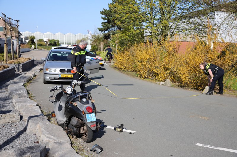 NU ONLINE: Scooterrijder gewond na aanrijding met auto De Derde Hoeve Maasdijk..