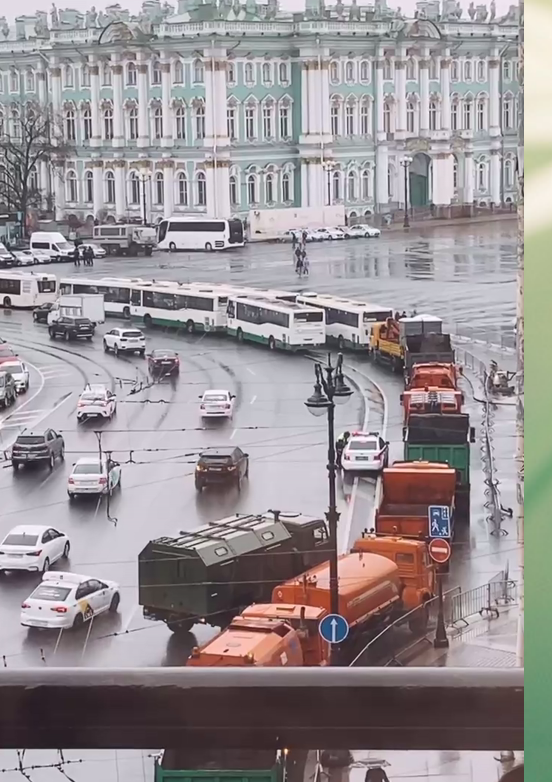 Breaks my heart to read the chat in St.Pb. Metro stations closed. People are being forced off the pedestrian part of the street. They have to break into small groups. National Guard is everywhere. Yet, they are trying. My hometown.