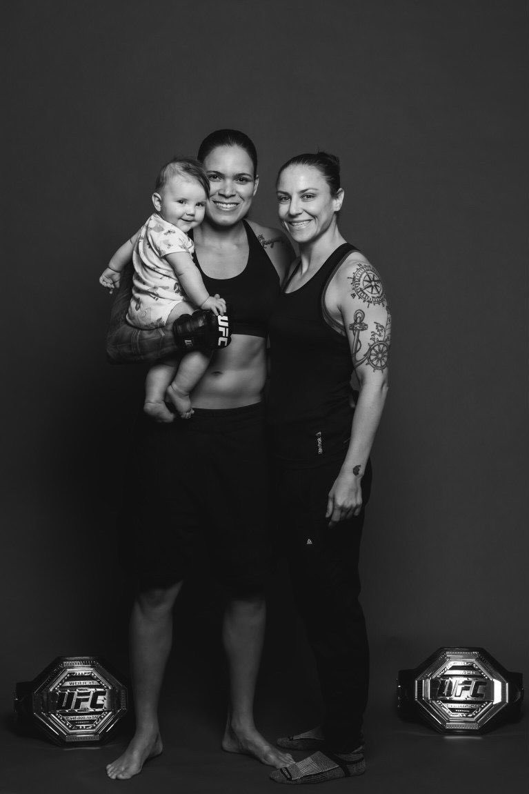 Be aware of the evolution of our family photo. Rae wants to be a big sissy. 馃グ Fiquem ligados na evolu莽茫o da foto da minha Familia nos pr贸ximos anos. Raegan quer ser a irm茫 + velha.馃ぃ馃ぃ @NinaAnsaroff https://t.co/yKE1Jr7wak