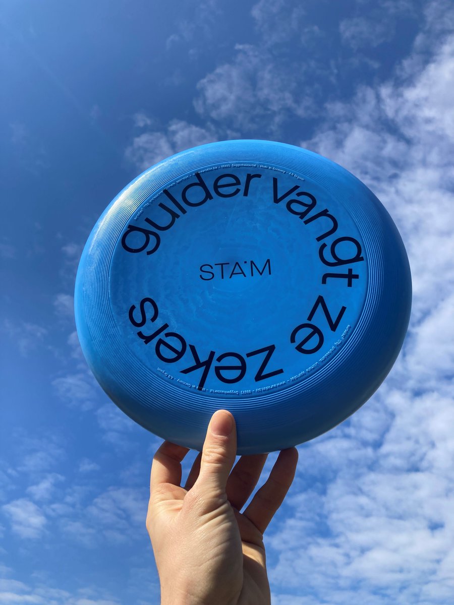 Het is #buitenspeeldag! En net nu hebben we dit nieuw speeltje in de STAMshop.

Voor 10 euro is deze Gentse frisbee van jou.

De STAMshop is open als het museum open is.

#stamgent #frisbee #buitenspeeldag2021 #bijlokesite #staminhetnieuw