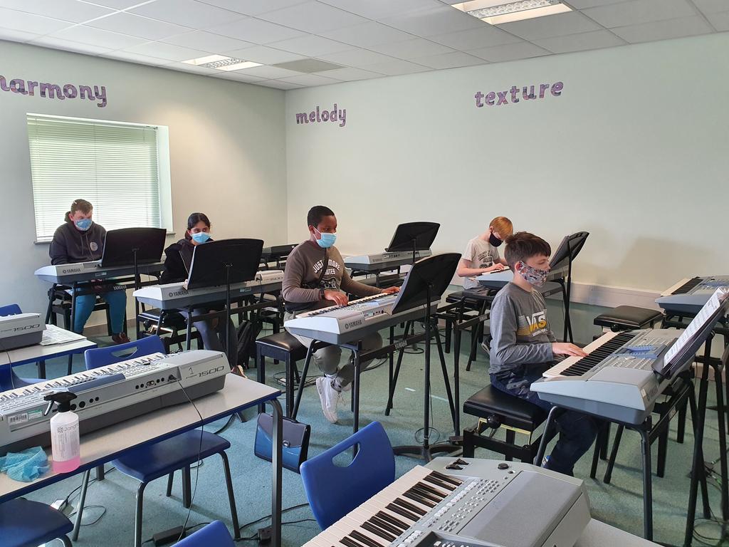 YamahaWH's tweet image. Fantastic work coming from Mr Daggett"s 5.00pm keyboard class this evening 👏 #musicschool #musiclesson #keyboardlesson #wednesdaythought #welldone