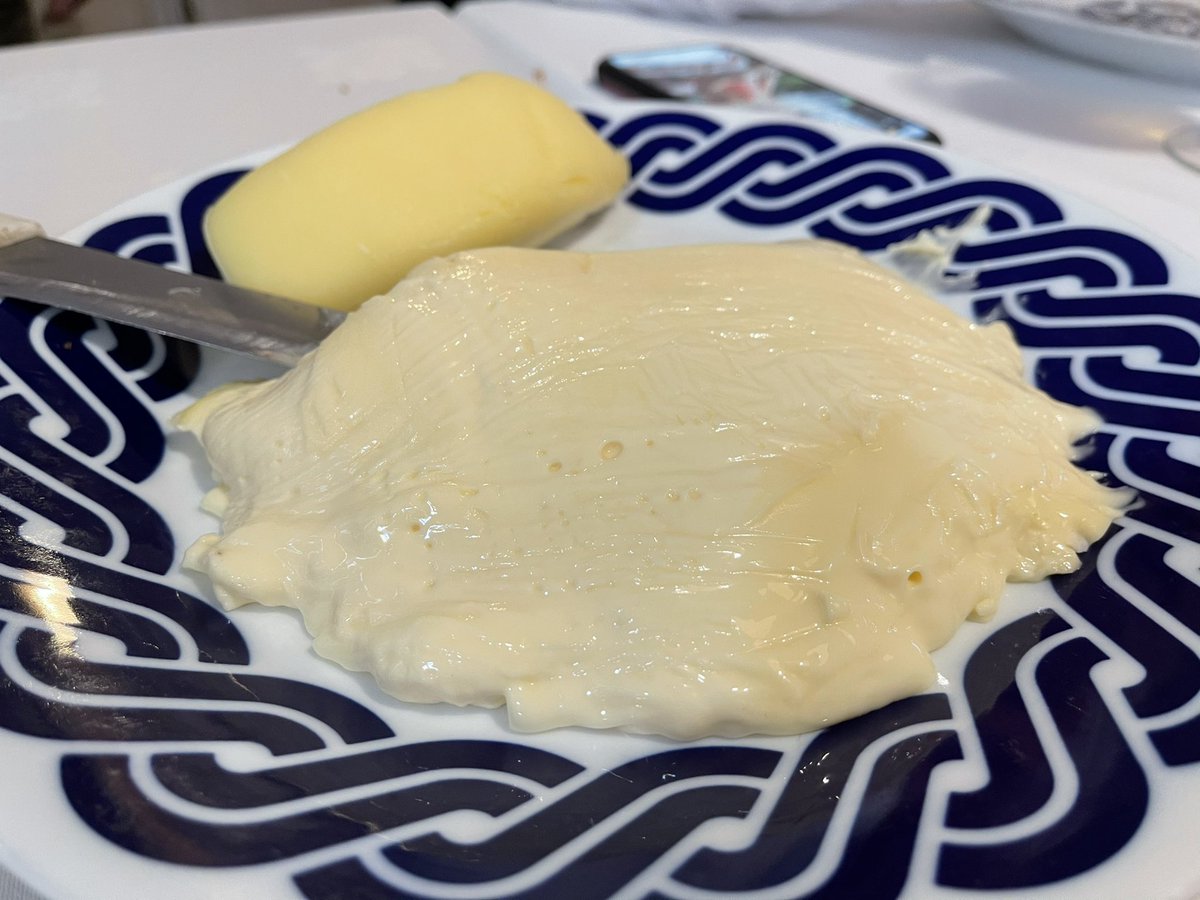 pgsarria's tweet photo. Una imagen que se repite en mi subconsciente cuando pienso en el fin de la pandemia y lo asocio con como acabar el día sin toque de queda ni limitaciones...#desparrame #Galicia #queixo #Ourense https://t.co/F2drfeYBXK