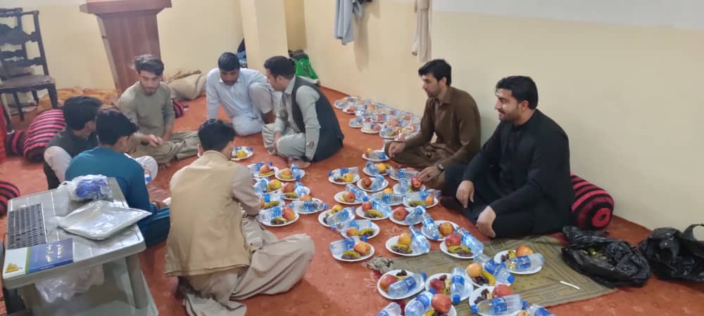 ConvoyVcs's tweet photo. د ویښ کاروان ټولنې د فعاله غړو لخوا د پوهنتون روغتون د ناروغانو پایوازانو ته روژه ماتی برابر او ووېشل شو، الله تعالی دې خوږو ملګرو ته اجرونه ورکړي. https://t.co/C94uq08cMX
