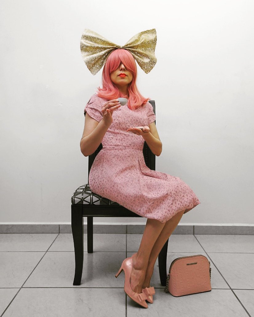 Feliz cumpleaños, Su Majestad Elizabeth. 💘 👑 
Le invito un tecito 🫖

¿Creen que algún día podrá ver esto?

#GodSavetheQueen  @novalick <a href="/alejacarvajal/">Alejandra Carvajal</a> <a href="/anafvega/">Ana Francisca Vega 🌿</a> 

Tag 🏷 <a href="/theroyalfamily/">The Royal Family</a> <a href="/KensingtonRoyal/">The Prince and Princess of Wales</a>