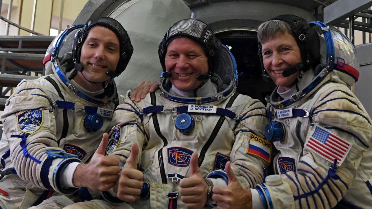 Entre la fin des navettes (en 2011) et mai 2020, seuls les Russes envoyaient les astronautes de toute nationalité (hors Chinois) dans l'espace. C'est pour ça que Thomas Pesquet est parti depuis Baïkonour en Soyouz lors de sa 1ère mission.