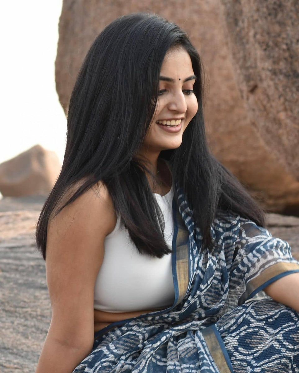 MovieHunger1's tweet photo. Ananya Nagalla Latest Photoshoot

#Ananya #AnanyaNagalla #vakeelsaabmaniaallover https://t.co/j9cO2ysVXz