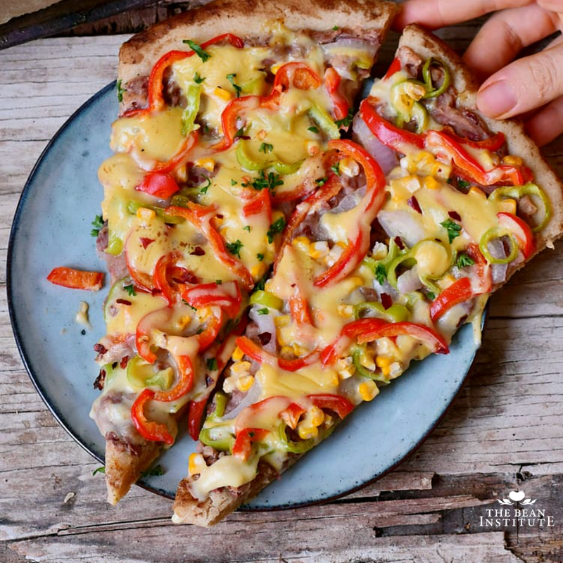 beaninstitute's tweet photo. Is there a better way to celebrate #HumpDay than with #beaninspired pizzaπ?! We think not!
~~~~~
Deliciously homemade, this Mexican Pizza is topped with refried beans and fresh veggies π
π§
π½.
π RECIPE: https://t.co/dxfcbYJ23c https://t.co/QwzgMeEZgq