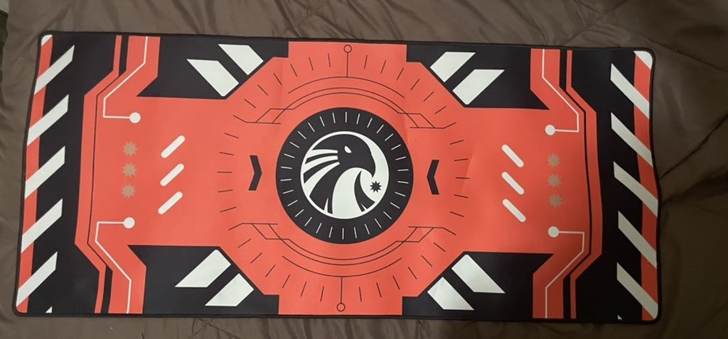 Hola fans de <a href="/Estral_Esports/">Estral Esports</a>, estare realizando un giveaway de un mousepad con motivo de ayudar a una amiga que sufrió un accidente, el unico requisito de entrada es compartir y dar like a esta publicación, la rifa se realizara dentro de un live el día 30 de Abril #GoEstral