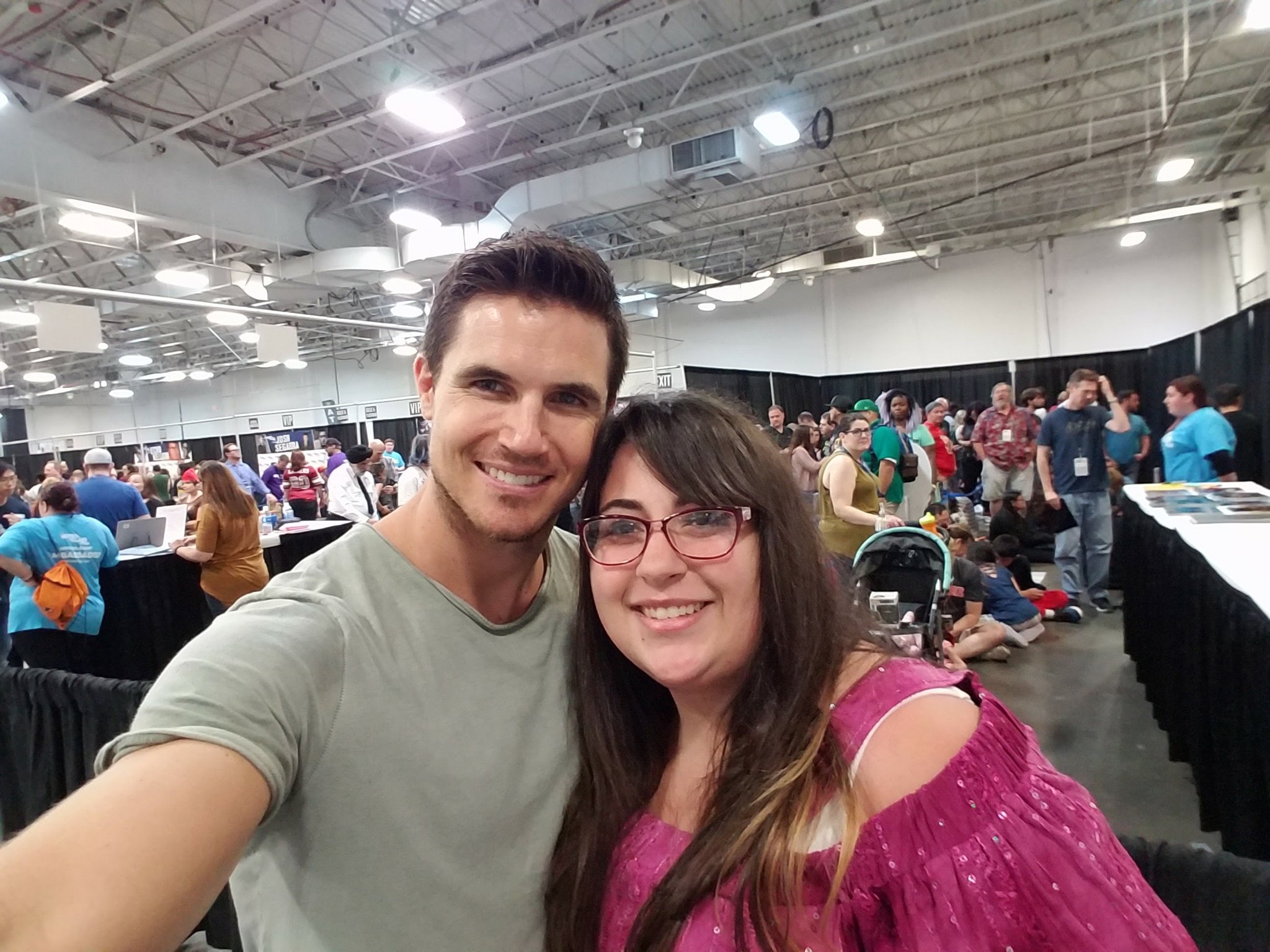 Oh, Happy Birthday Robbie Amell! 