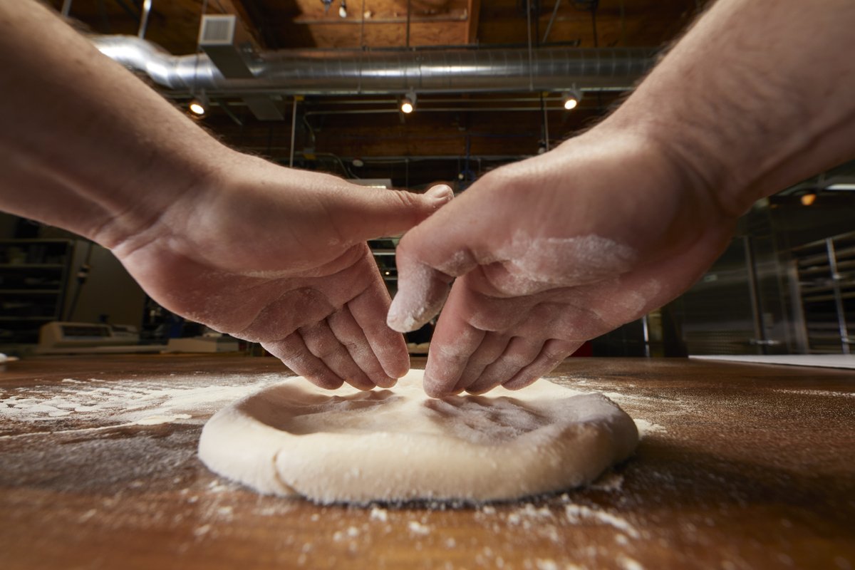 Hungry for a sneak peek of Modernist Pizza? Sign up for this Friday's virtual Pizza Linked party from 1-4pm PST. bit.ly/3geLdQP #ZoomPizzaClasses