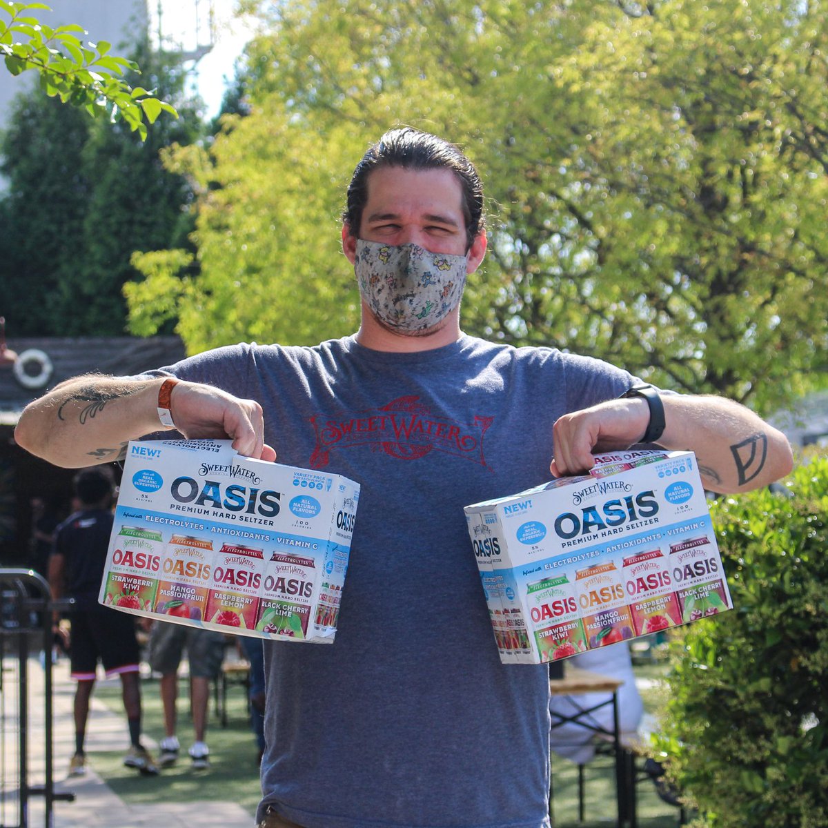 sweetwaterbrew's tweet photo. Mike here knows what's up. Why buy one 12-pack of SWB Oasis when you can buy two? Head to https://t.co/aQS185nWVw to score $15 back when you buy two 12-pks of Oasis. #GoBeyondtheMainstream with this beyond better deal. Don't let Mike take it all. https://t.co/KU2N908mIP