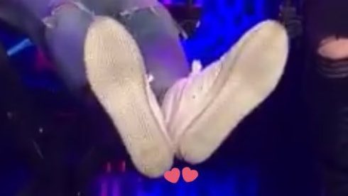 Hobis_legs's tweet photo. Hobi is actually made of hearts https://t.co/gcnOT4x804