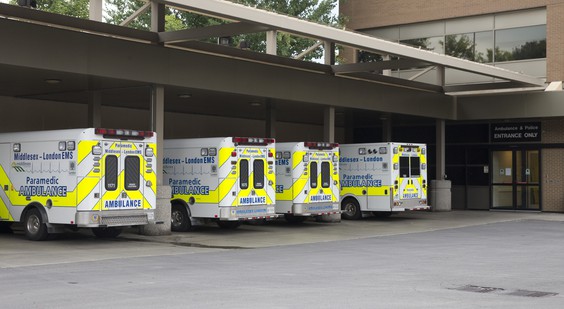 Toronto #COVID19 crisis sending patients to London-area's smallest hospitals tinyurl.com/yrvu533e