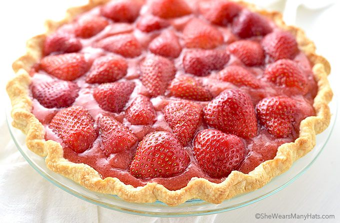 A Fresh Strawberry Pie recipe, sweetened with honey, that makes a sweet treat for any occasion. buff.ly/2zbTu4K