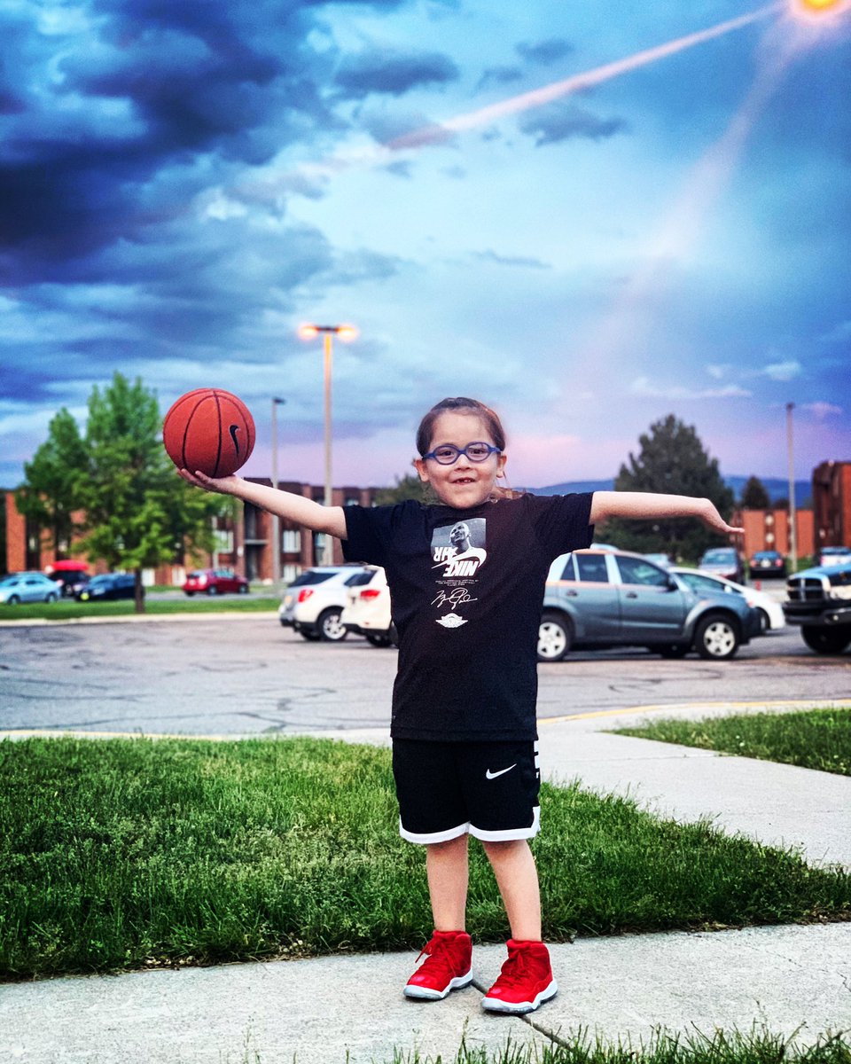 TLMcCormick10's tweet photo. I can’t believe my baby is 5 today! 😢☺️💙 #timehaswings https://t.co/8lnFfIKyRX