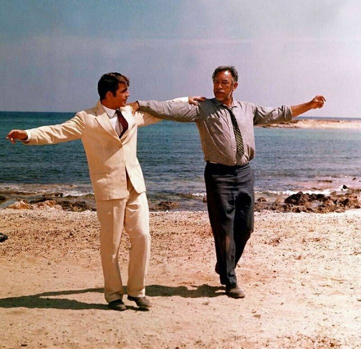 Энтони куинн сиртаки. Энтони куинн грек зорба. Сиртаки зорба. Энтони куинн сиртаки. Энтони куинн сиртаки.