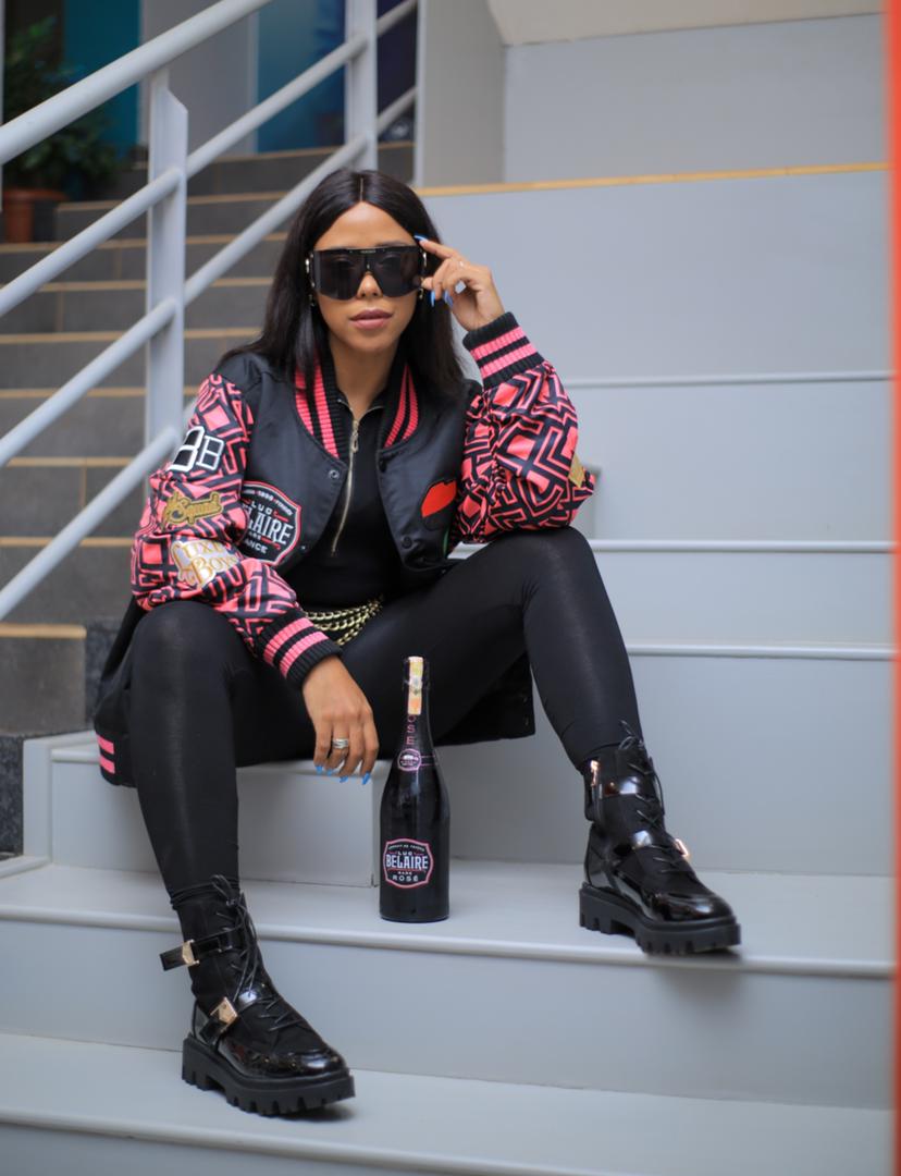 sheilasalta's tweet photo. TODAY am mixing it up!!
BLACK BOTTLE PARTY.. my favorites.
Come join me and Belaire at this exclusive and high end party Nomad Bar and Grill , this is for the serious boys only! Starting at 4pm till late!
And I hope to see you there!!
#Belairelifestyle #LucBelaire https://t.co/SfRX3y11wr
