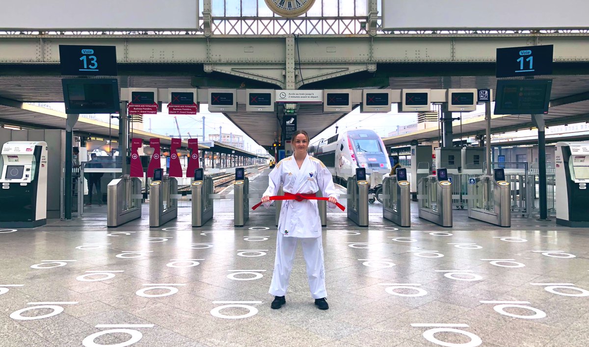 LucieArcovio's tweet photo. 🎥 Coté coulisses : aujourd’hui nous avons réalisé un shooting photos avec 3 femmes et agents du dispositif athlètes #SNCF à Paris-Gare de Lyon 💙🤍❤️ https://t.co/mwFs5KtYwn