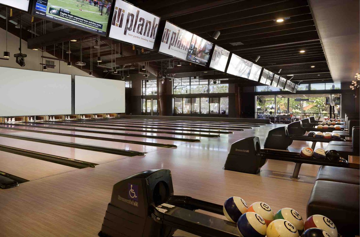 Now that bowling is back, here's our #1 tip to secure your lane: plan your visit on a weekday to experience less wait time!
