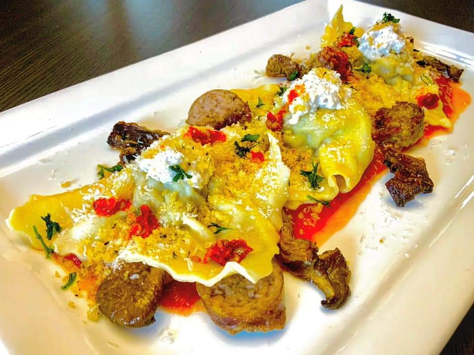 Recent #covidcooking #quarantinecooking featured scratch made ravioli stuffed w/ fresh ricotta and <a href="/OntarioBeef/">Ontario Beef</a> served w/ grilled oyster mushrooms, <a href="/OntarioPork/">Ontario Pork</a> Italian sausage Calabria chillies &amp; a crunchy lemon zest bread crumble in fire roasted tomato sauce.
#unMASKingfood