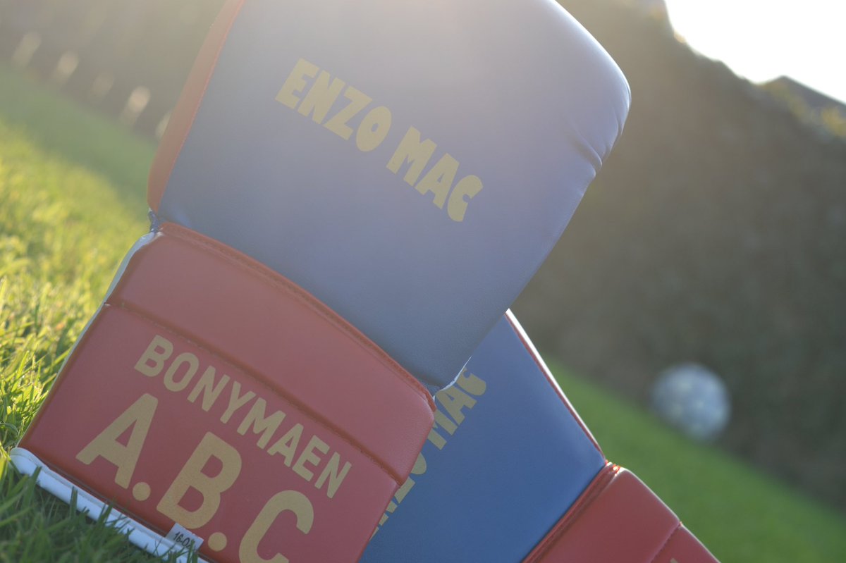 These beauties deserved a special photo shoot of their own....

‘No one does it like we do’

#customboxinggloves
#enzomac
#sbsports
#likewedo