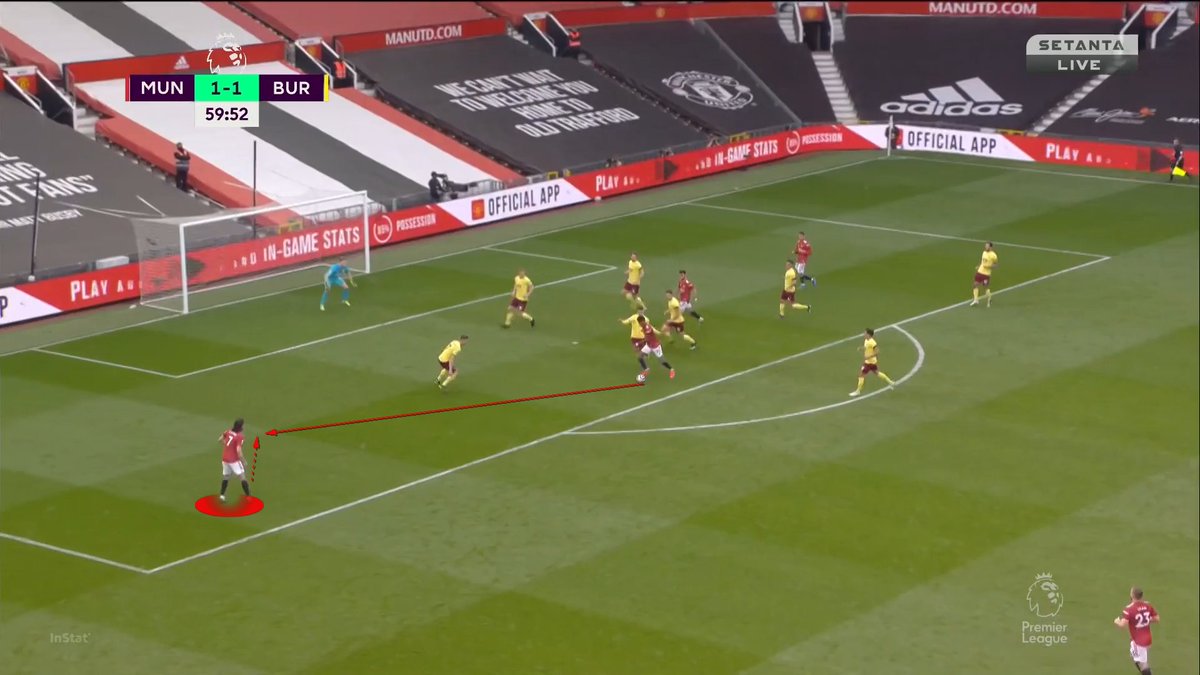 Mason and Bruno bring us forward and Rashy probably could've shot initially but he's consciously tried to avoid loose shots this season to his credit (and benefit).He does, though, overhit this simple pass to Cavani and it ends the spatial advantage we had.Close again.