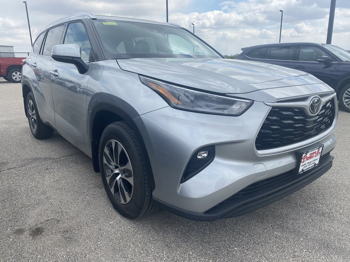 Providing everyday comfort in the 2021 Highlander. ✅

#Toyota #Highlander #comfort #everyday #Wednesday #newcar #newcarsales #carsales #sales #new #silverskymetallic  #silversky #iowacity #iowa