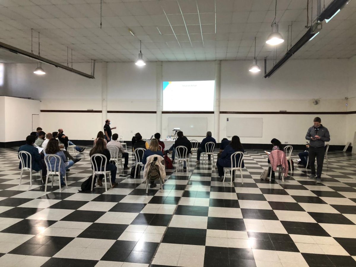 INTAAgroind's tweet photo. Ayer participamos en charla sobre "Uso #agronómico de #efluentes en producciones #porcinas" 🐷🚜 a cargo de @produccion_rn en Río Negro, donde #NicolásSosa de @intaargentina brindó beneficios económicos 📈 y ambientales ♻️, además de trabajos realizados con @cappcor1 en #Córdoba. https://t.co/LfO80sOUhH