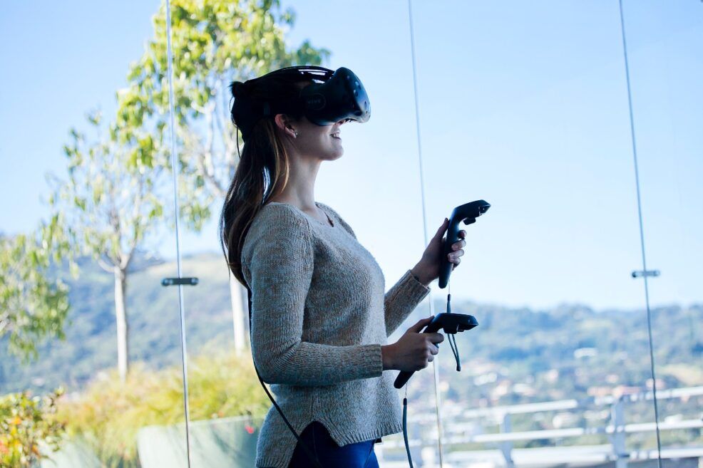 Several #tech companies are investing in metaverses to revolutionize #digital #media. #Gaming platforms are at the forefront of metaverse development, but #enterprise applications are also in the making.

#Metaverse: The next big #DigitalMedia theme bit.ly/3v6u5B8