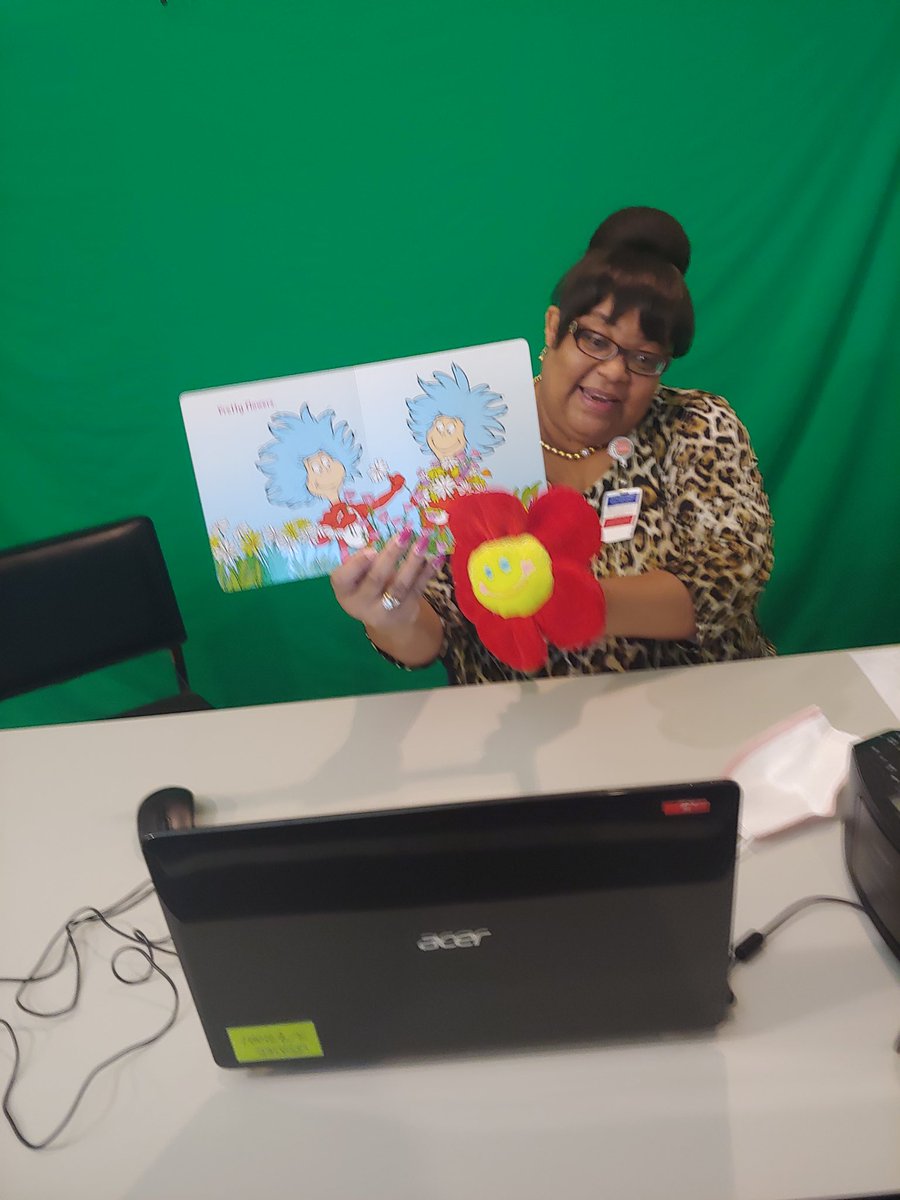 GreatStartSCPS's tweet image. Story time with Ms. Lashawn is always a blast!!  @SeminoleLibrary North Branch