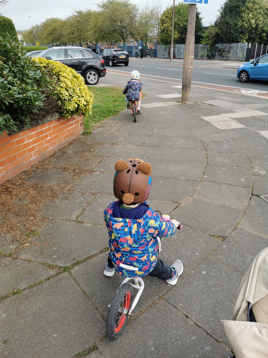 HannahFurniss's tweet photo. @MosspitsEYFS @mosspitslane we enjoyed the 🚲 to school today so much we took the long route home @sustrans #BigPedal https://t.co/dVJvuQp2jE