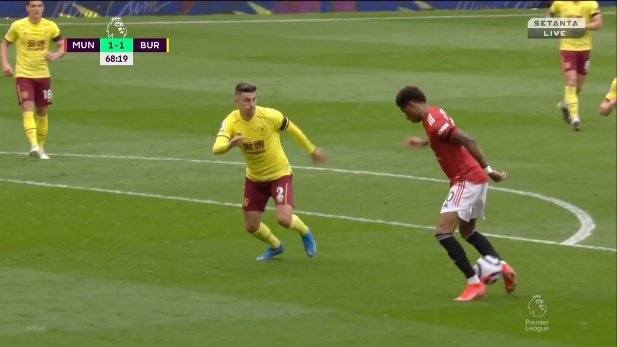 Rashy's touch is poor here — it gets caught under him. Over this summer I really want him to develop his left foot for finishing. Ole had this mean right-foot-drag-to-left-foot-finish that guaranteed him 3-5 goals a season. Rashy needs to develop that this summer.