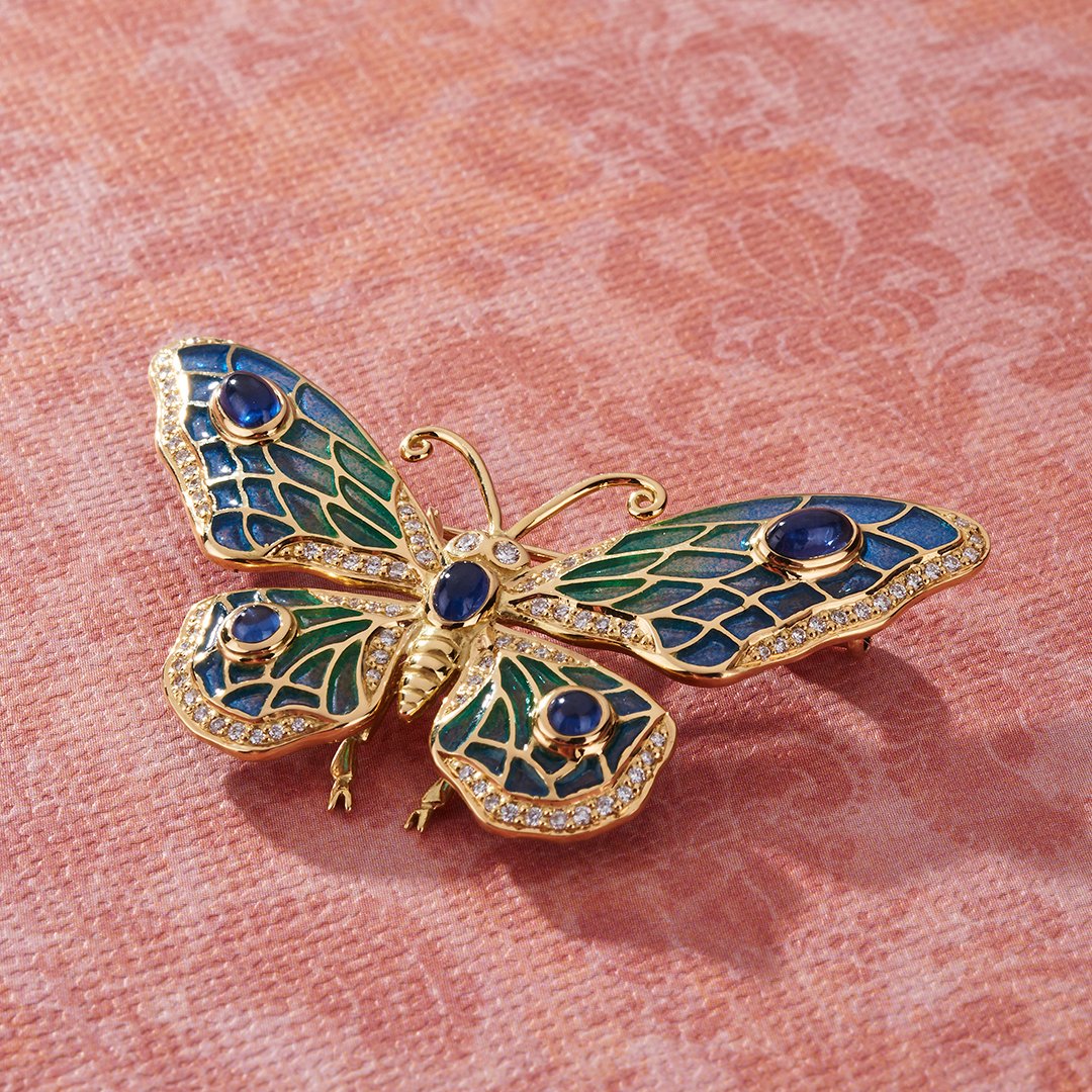 W_Hamond's tweet image. Continuing our spring inspired posts, you may want to take a look at for some fabulous insect designs is 'House Style'

whamond.com/collections/ho…

#whitby #housestyle #spring #love #insects #jewellery #theyorkshirejeweller #yorkshire #enamel #brooch #neckace #moonstone