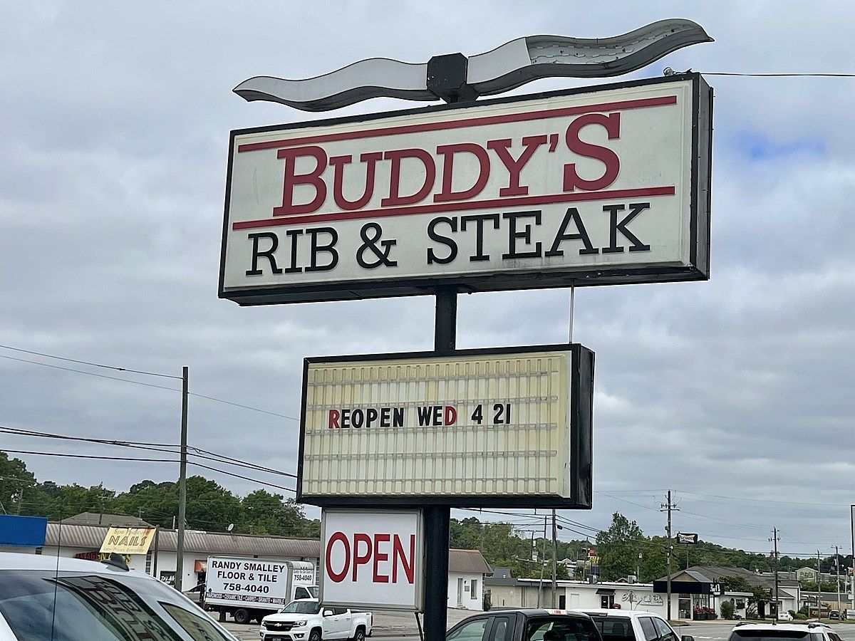 TCLThread's tweet photo. Buddy’s Rib &amp; Steak Diner in Northport was finally back open for business Wednesday after a car accidentally smashed through the restaurant last month.

https://t.co/A9xo86NgXh https://t.co/mx3D8tCpyU