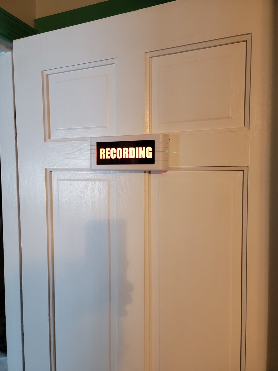 RobbMoreiraVO's tweet image. Oooooo, love my new #busybox !

When IndieGogo campaigns pan out to some cool ish. It&apos;s bluetoothed to my phone and an app let&apos;s me change the colors and such :D