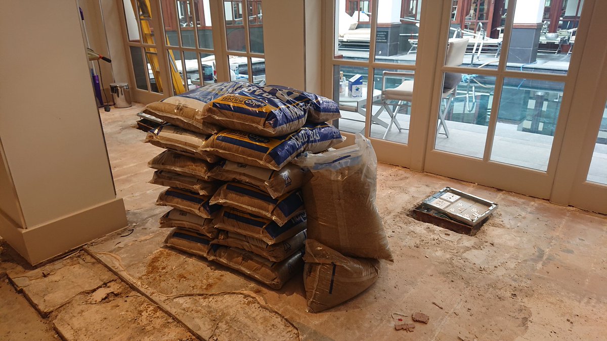 AFContractsLtd's tweet photo. Thanks to @ARDEXUKFlooring A35 an 80mm deep hole filled and all covered up inside a week #fasttrackflooring https://t.co/clG5Hy6vDj