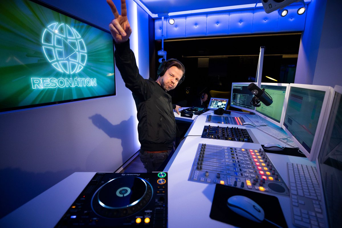CarlosVegetoZ's tweet photo. Incredible episode of @ResonationRadio this Wednesday, also surprising the Great @FerryCorsten With its new single 'Morning Rays' #FERR π§ππ§πππΆππΆππΆππΆππΆ #RES021 β€ https://t.co/xnPVNmpT5o