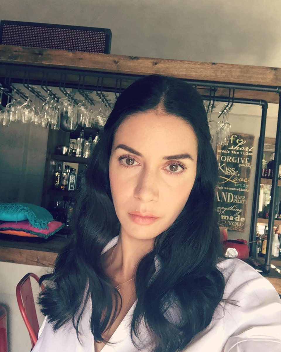 SultanaOfi's tweet photo. Gracias Ahu Yağtu por tu interpretación a Piril 

Sos una Reina ☆☆☆☆

SIRIN BESO DE JUDAS
#FuerzaDeMujer https://t.co/LLIijAfu9I