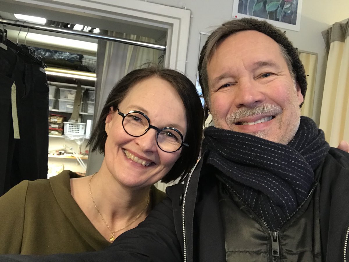 TVuola's tweet photo. Puhelin ehdottelee muistoja. Tässä Saija Puska ja minä suosikkiompelimossani Materialsissa Yrjönkadulla. #yrittäminen #ompelimo #korjaaminen #kierrätys https://t.co/aokU4nnEF7