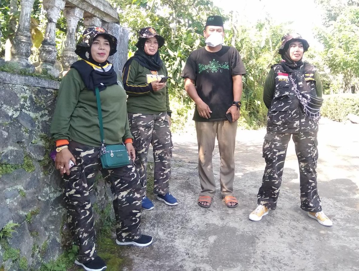 pcansormalang (@pcansormalang) on Twitter photo 1/1 Masa Tanggap Darurat, Banser dan Denwatser terus bergerak dalam penanganan dampak Bencana
#AnsorKabupatenMalang
#BelaAgamaBangsaNegeri
<a href="/YaqutCQoumas/">Yaqut Cholil Qoumas</a>
<a href="/Adung65A/">adung</a>
<a href="/Official_Ansor/">Gerakan Pemuda Ansor</a>
<a href="/pwansorjatim/">PW GP Ansor Jatim</a>
<a href="/ghufronsirodj/">aghufronsirodj</a>
<a href="/kabmalanginfo/">KAB MALANG INFO</a>
<a href="/KabarMLG/">MALANG</a> 1/1 Masa Tanggap Darurat, Banser dan Denwatser terus bergerak dalam penanganan dampak Bencana
#AnsorKabupatenMalang
#BelaAgamaBangsaNegeri
<a href="/YaqutCQoumas/">Yaqut Cholil Qoumas</a>
<a href="/Adung65A/">adung</a>
<a href="/Official_Ansor/">Gerakan Pemuda Ansor</a>
<a href="/pwansorjatim/">PW GP Ansor Jatim</a>
<a href="/ghufronsirodj/">aghufronsirodj</a>
<a href="/kabmalanginfo/">KAB MALANG INFO</a>
<a href="/KabarMLG/">MALANG</a>