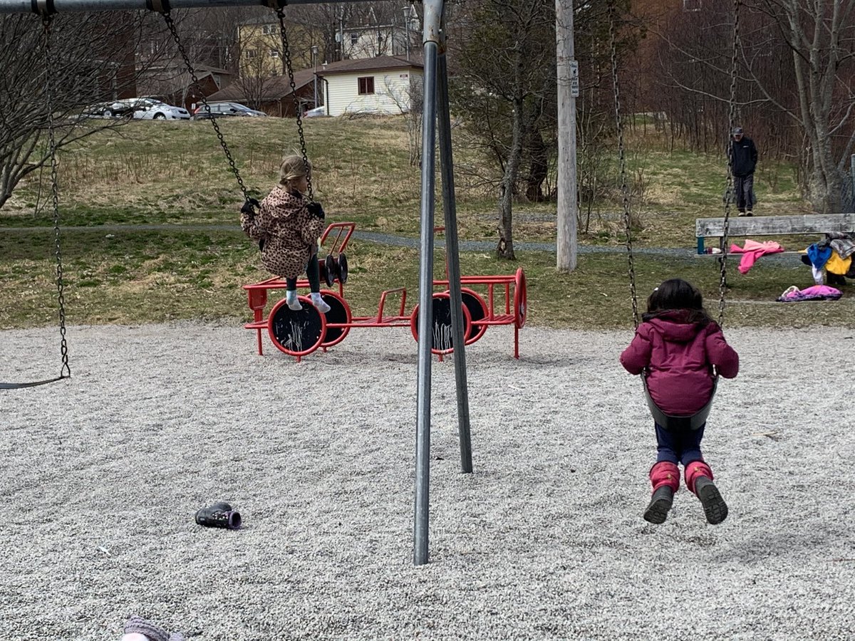 LKenny2021's tweet image. Spring is in the air today!!! @stmaryselem #kindergarten #letsgetoutside #SunnyAfternoon @NLESDCA #outdoorplay