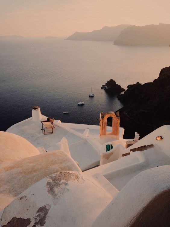 Where we would rather be... happy Wednesday! Hang in there, it's almost the weekend. 😌