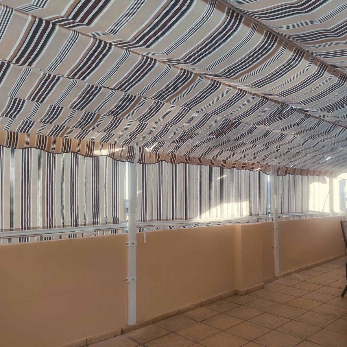 Trabajos @luzycolormalaga :
Llega el calor. 
Terraza lista para disfrutar del #verano
#málaga #costadelsol #andalucia #toldos #awning #awnings #toldo #proteccionsolar #sunprotection #sunblock #hogar #decoracion #sol #sun #calor #summer #spring #primavera #terraza #sombra #fresh