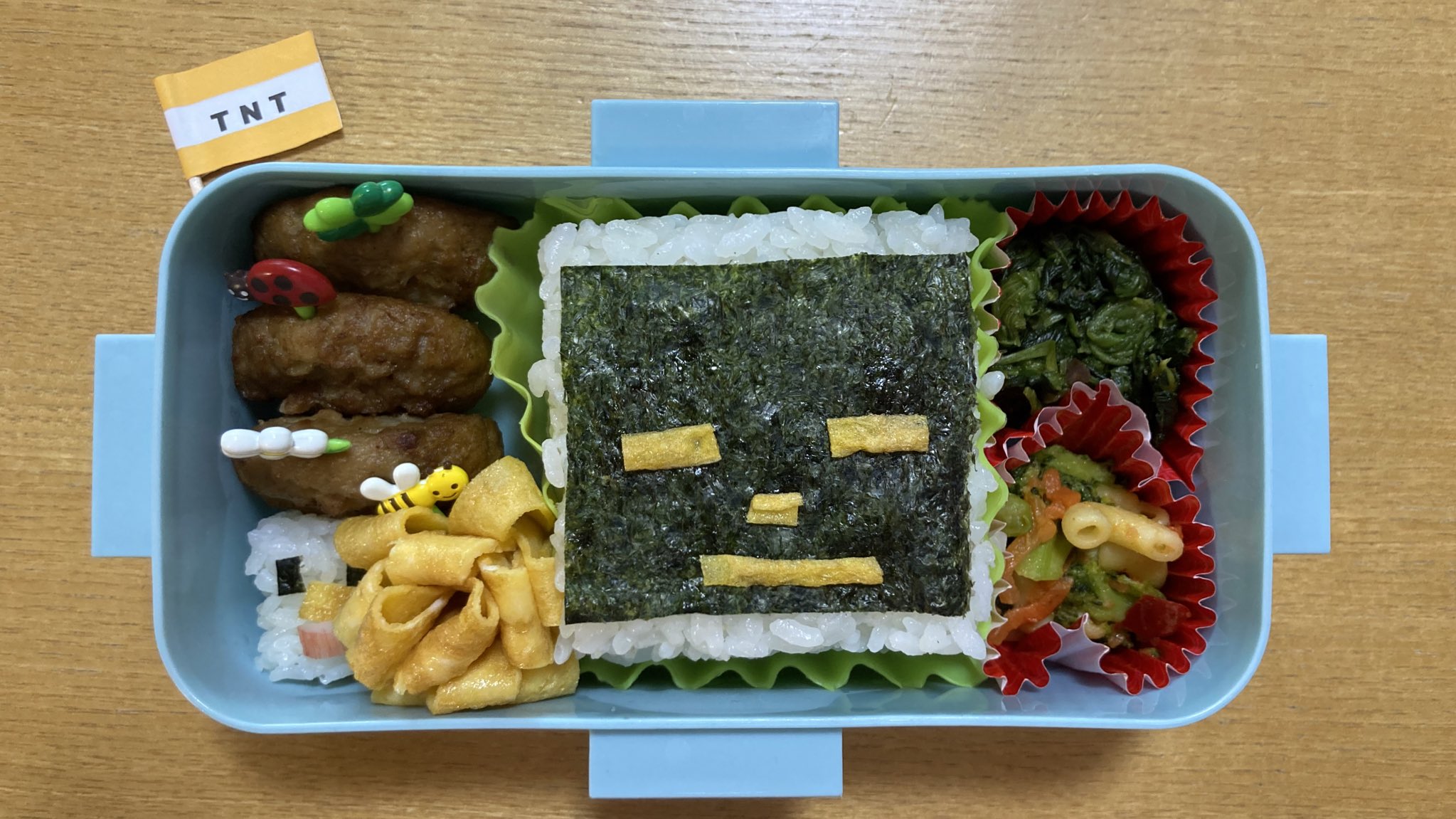 Mari 私 明日は何のお弁当がいい 子 ウィザーストルケン 私 検索しても出てこないよ ウィザースケルトンでしたorz 今日も頑張った 初めて卵の花に挑戦しました お弁当 マイクラ ウィザースケルトン にわとり Tnt旗は子供と手作り T Co