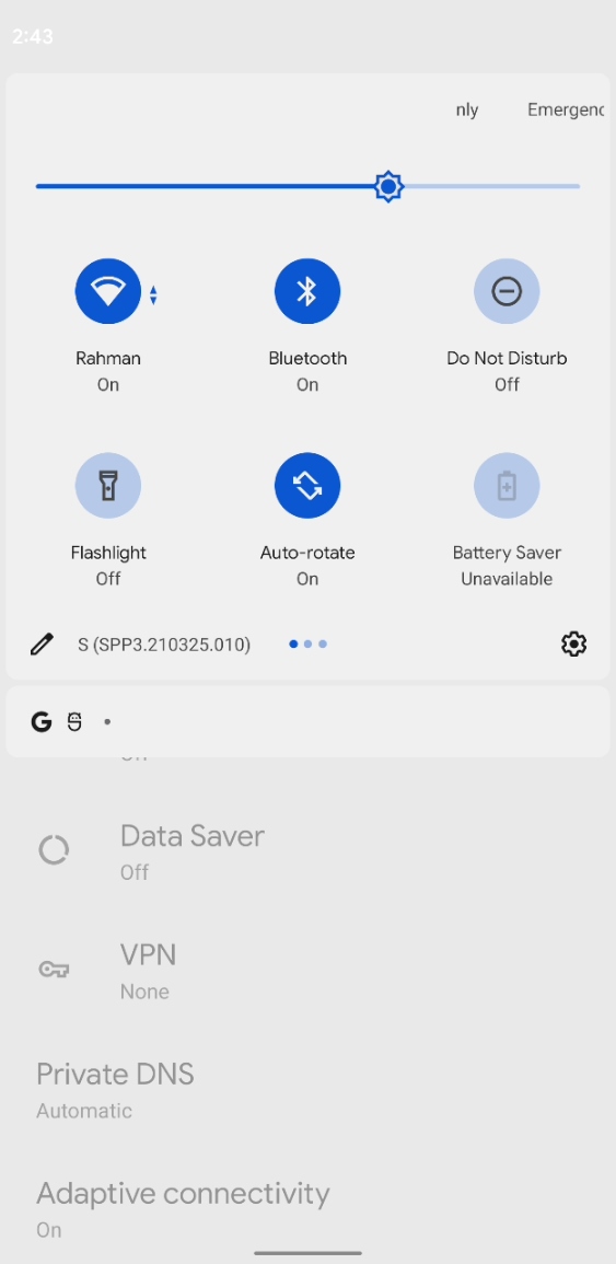 More Quick Settings tiles now have on/off status indicators. In Android 11 only a few like Mobile Data had that.