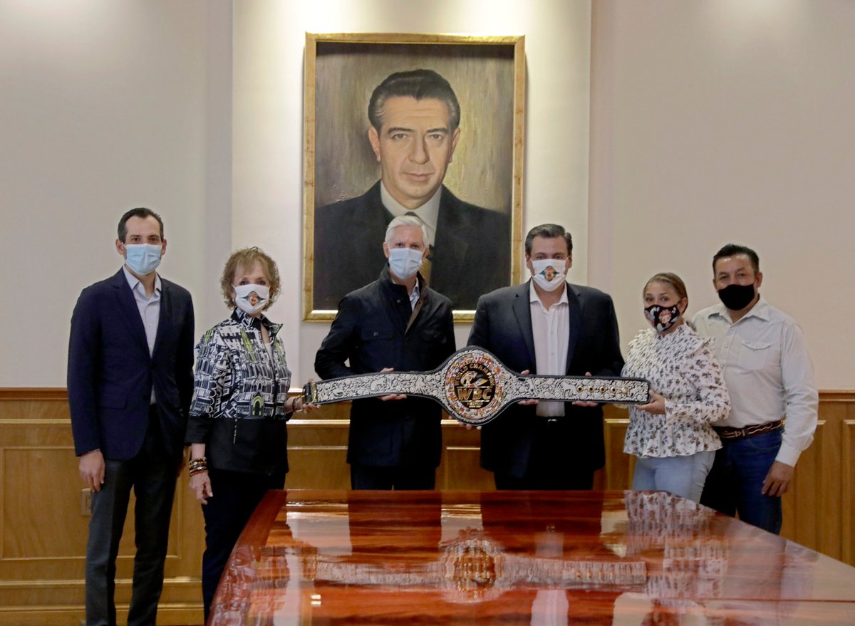 alfredodelmazo's tweet photo. Qué mejor lugar para entregar el Cinturón Mestizo que en el Salón “Presidente Adolfo López Mateos”, quien fue un gran deportista, amante del boxeo y que apoyó para la creación del Consejo Mundial de Boxeo. https://t.co/QWpXv5m4PY